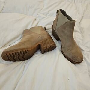 Sorel Cate Chelsea Cut Booties Women Size 7 Tan Suede Ankle Boots Block Heel